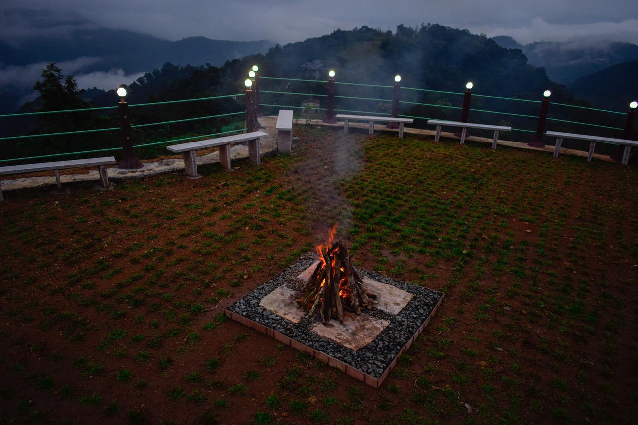 Misty Hill Ξενοδοχείο Pīrmed Εξωτερικό φωτογραφία
