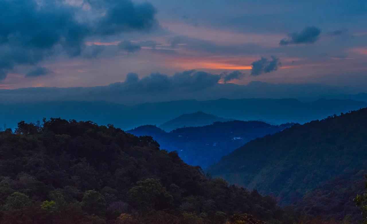 Misty Hill Ξενοδοχείο Pīrmed Εξωτερικό φωτογραφία